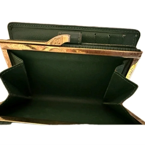 Louis Vuitton Green Textured Wallet - Picture 6 of 11